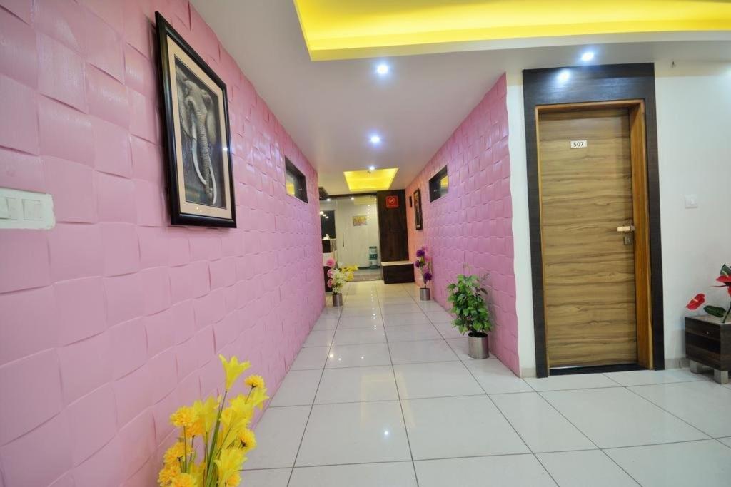Hotel Sigma Inn Ahmedabad Bagian luar foto