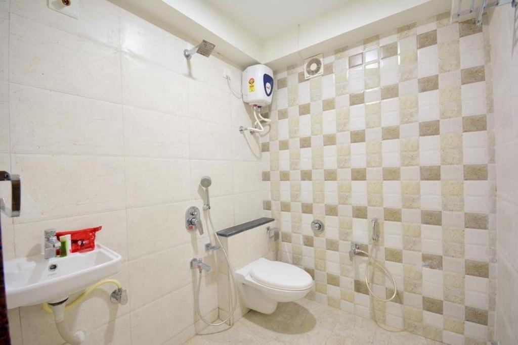 Hotel Sigma Inn Ahmedabad Bagian luar foto