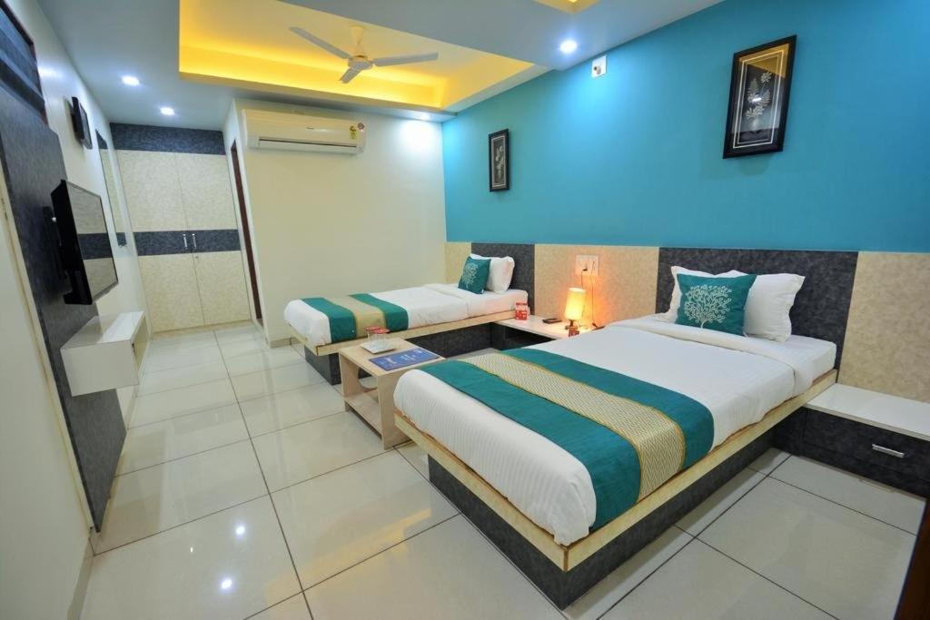 Hotel Sigma Inn Ahmedabad Bagian luar foto